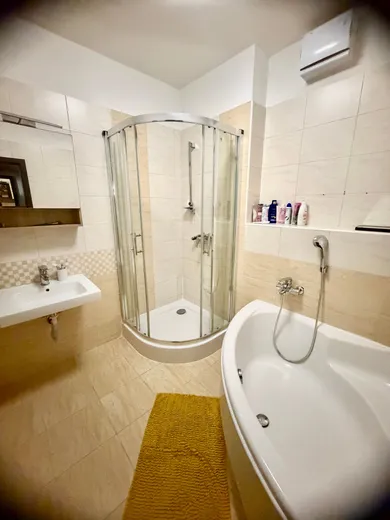 Na prenájom 3-izbový byt, 92 m², Nové Zámky