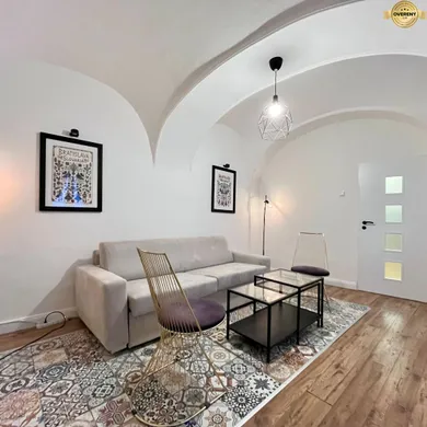 Na prenájom 2-izbový byt, 40 m², Bratislava-Staré Mesto, Obchodná