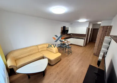 Na prenájom 2-izbový byt, 61 m², Žilina, Pražská
