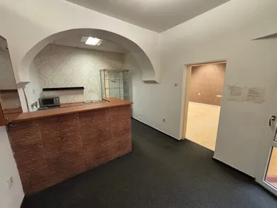 Komerčné priestory na prenájom, Bratislava-Staré Mesto · €1 200
