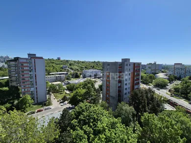 Na predaj 3-izbový byt, 72 m², Bratislava-Karlova Ves, Segnerova