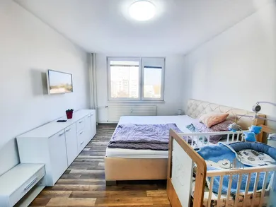 Na prenájom 2-izbový byt, 60 m², Nové Zámky, Komárňanská