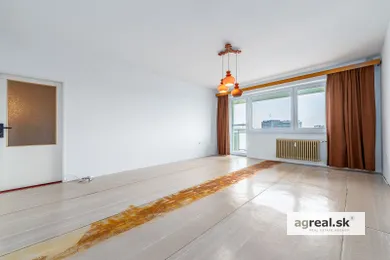 Na predaj 4-izbový byt, 89 m², Bratislava-Ružinov, Bajkalská