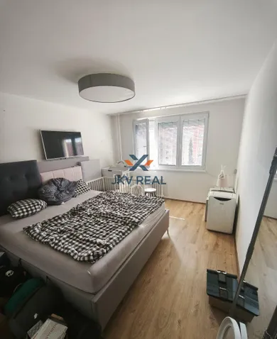 Na predaj 3-izbový byt, 64 m², Nemšová