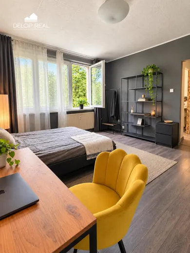 Na predaj 1-izbový byt, 36 m², Bratislava-Petržalka, Rovniankova