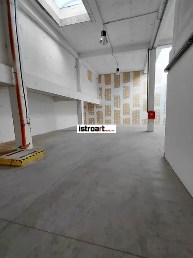 Na prenájom komerčné, 822 m², Bratislava-Rača, Na pántoch