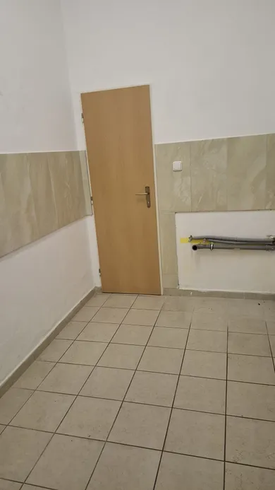 Na prenájom komerčné, 66 m², Dubnica nad Váhom, Pod Hájom