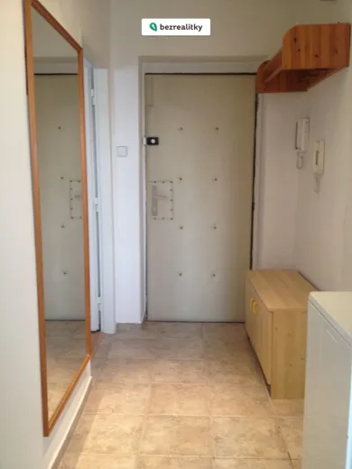 Na prenájom 1-izbový byt, 39 m², Bratislava-Ružinov