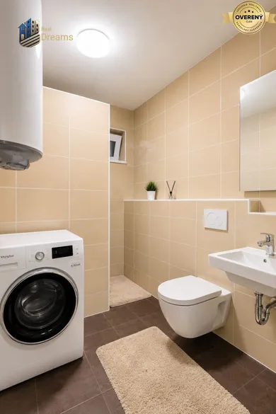 Na predaj 6-izbový dom, 120 m², Rovinka