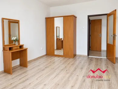 Na prenájom 3-izbový byt, 105 m², Komárno