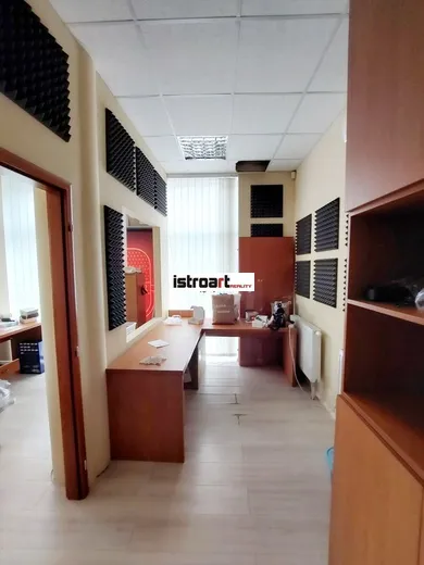 Na prenájom komerčné, 140 m², Bratislava-Nové Mesto, Račianska