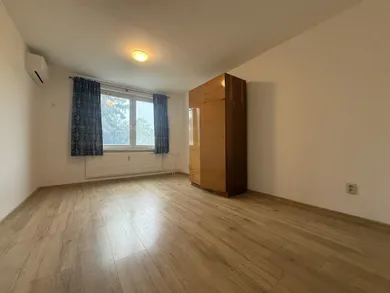Na predaj 2-izbový byt, 69 m², Zlaté Moravce, Mládeže