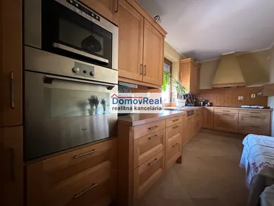 Na predaj 4-izbový dom, 146 m², Bratislava-Podunajské Biskupice