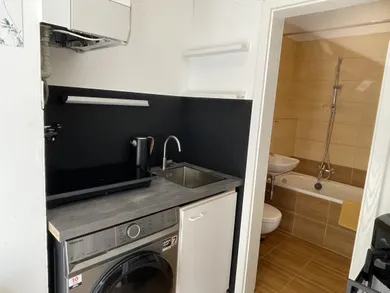 Na prenájom 1-izbový byt, 44 m², Bratislava-Staré Mesto, Ferienčíkova