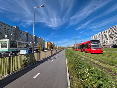 Na predaj 1-izbový byt, 35 m², Bratislava-Petržalka, Holíčska