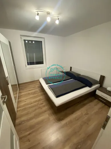 Na prenájom 3-izbový byt, 72 m², Nové Zámky