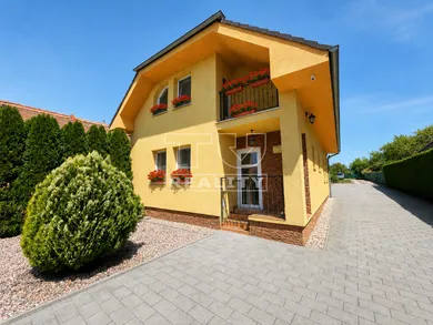 Domy na sprzedaż, Zlaté Moravce · €277 900