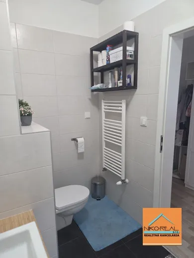 Na predaj 2-izbový byt, 53 m², Bratislava-Petržalka, Žltá