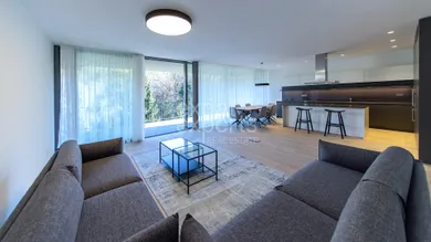 Byty na prenájom 4-izbový, Bratislava-Staré Mesto · €3 400