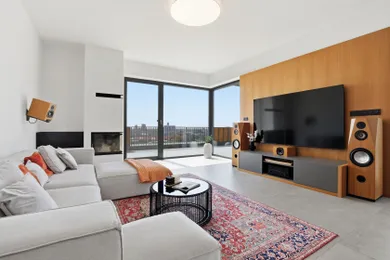 Byty na prenájom 3-izbový, Bratislava-Nové Mesto · €2 600