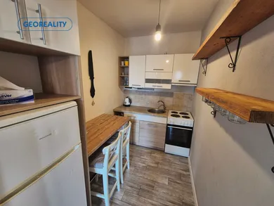 Na predaj 1-izbový byt, 35 m², Levice, Školská