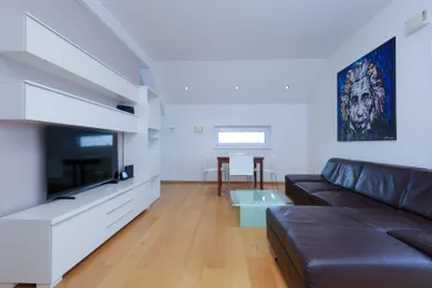 Na prenájom 4-izbový byt, 104 m², Bratislava-Nové Mesto, Ovručská