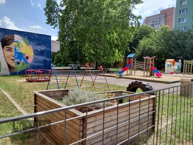 Na predaj 2-izbový byt, 46 m², Bratislava-Petržalka, Furdekova