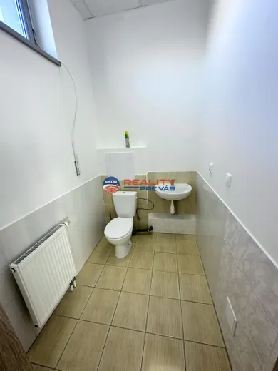 Na prenájom objekt, 200 m², Púchov