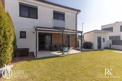 Domy na sprzedaż, 4-pokojowe, Bratislava-Záhorská Bystrica · €479 990