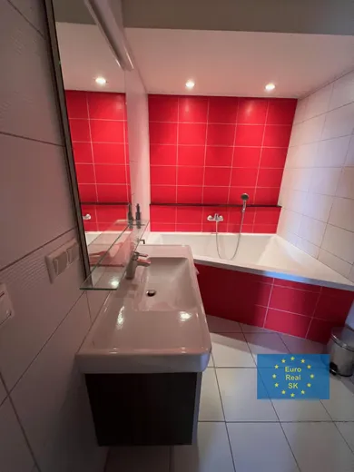 Na prenájom 2-izbový byt, 55 m², Bratislava-Petržalka, Budatínska