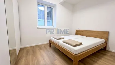 Na prenájom 2-izbový byt, 45 m², Bratislava-Staré Mesto, Grösslingova