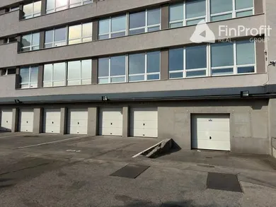 Na prenájom komerčné, 72 m², Bratislava-Nové Mesto, Račianska