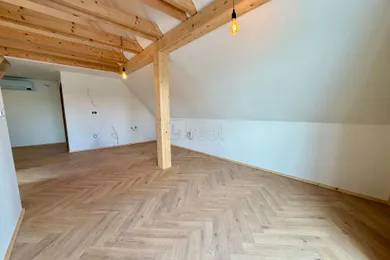 Na predaj 3-izbový byt, 60 m², Ivanka pri Dunaji, Okružná