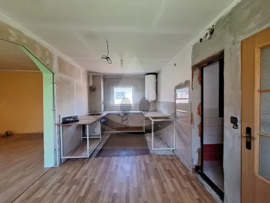 Na predaj 3-izbový dom, 359 m², Uhorská Ves