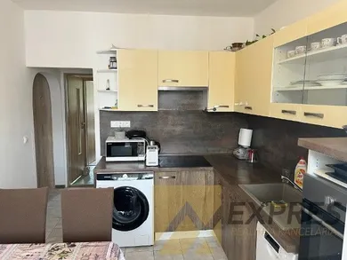 Na predaj 3-izbový byt, 70 m², Handlová, Mostná