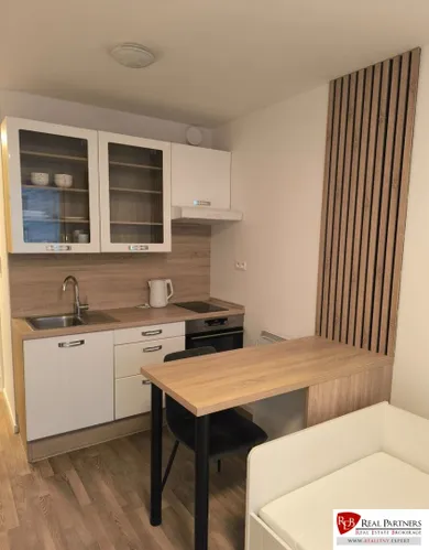 Mieszkania na wynajem, 1-pokojowe, Bratislava-Dúbravka · €600