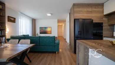 Na prenájom 4-izbový byt, 90 m², Bratislava-Lamač