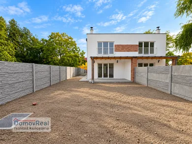 Na predaj 3-izbový dom, 270 m², Šamorín, Hlavná