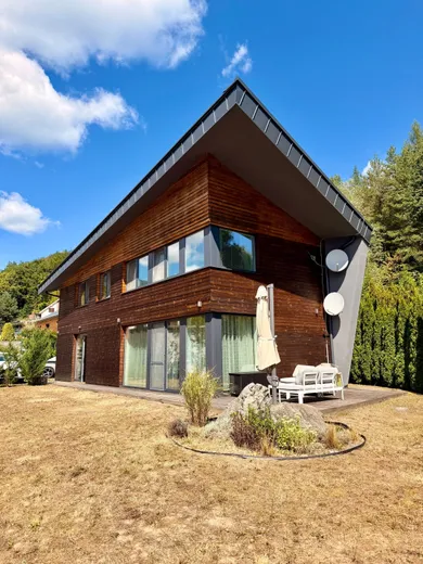 Будинки на продаж, 4-кімнатні, Banská Bystrica · €485 000