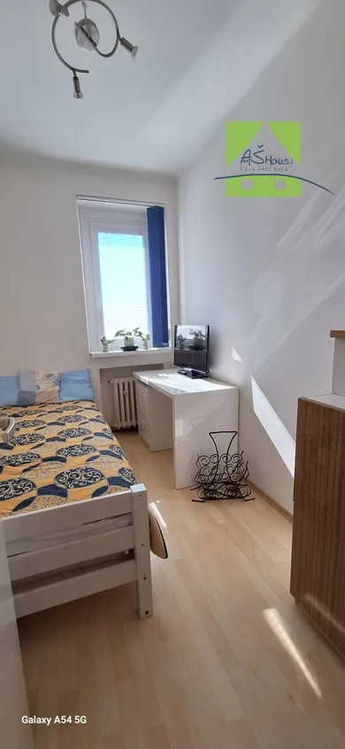 Na predaj 4-izbový byt, Bratislava-Nové Mesto, Vihorlatská