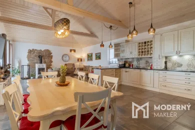 Na predaj dom v Poprad · €770 000 · Novostavba