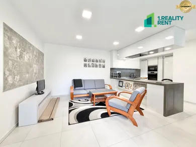 Na predaj 10-izbový dom, 438 m², Čadca