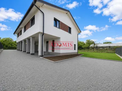 Domy na predaj 4-izbový, Košice-Pereš · €499 300