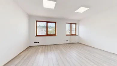 Na predaj komerčné, 22 m², Púchov, Námestie Slobody