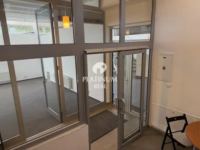 Na prenájom komerčné, 30 m², Bratislava-Nové Mesto, Svätovojtešská