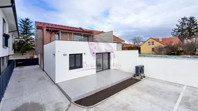 Na predaj 4-izbový byt, 86 m², Senec, Hviezdoslavova