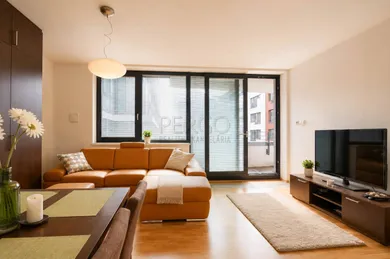 Na predaj 2-izbový byt, 51 m², Bratislava-Staré Mesto