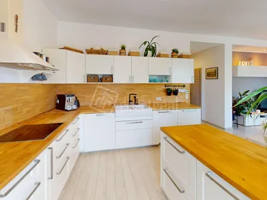 Na predaj 4-izbový byt, 98 m², Bratislava-Vrakuňa, Tymiánová