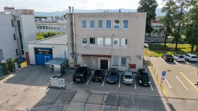 Na predaj komerčné, 93 m², Nové Mesto nad Váhom, Piešťanská