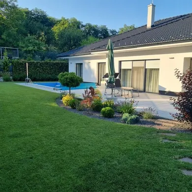 Na prenájom 5-izbový dom, 280 m², Bratislava-Dúbravka, Jura Hronca